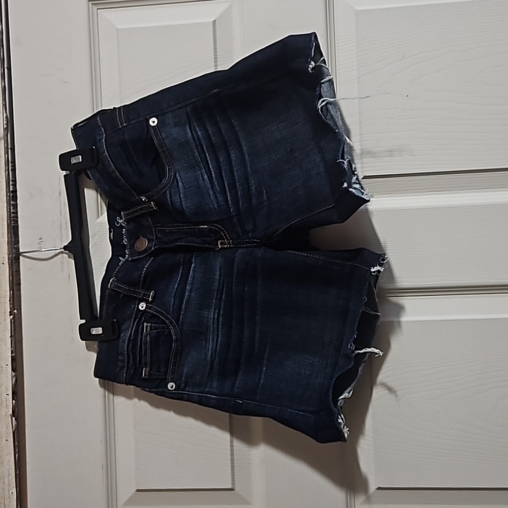 AMERICAN EAGLE OUTFITTERS DENIM SHORTS: GREAT CONDITION: SIZE 6